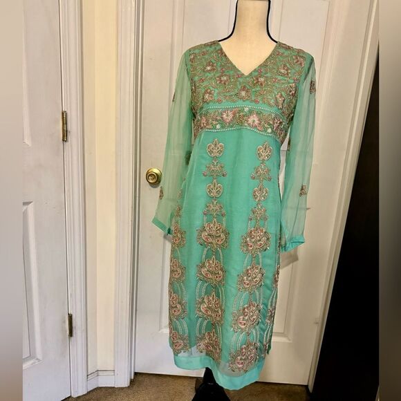 PAKISTANI CUSTOM DESIGNED EMBROIDERED DRESS 3 PIECE - Picture 3 of 9